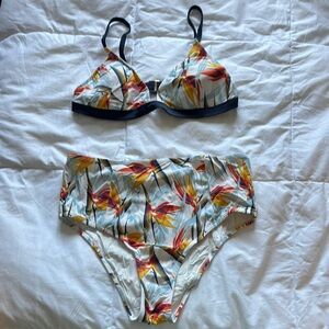 Lively Tropical Print Women's Swimwear Set Bikini